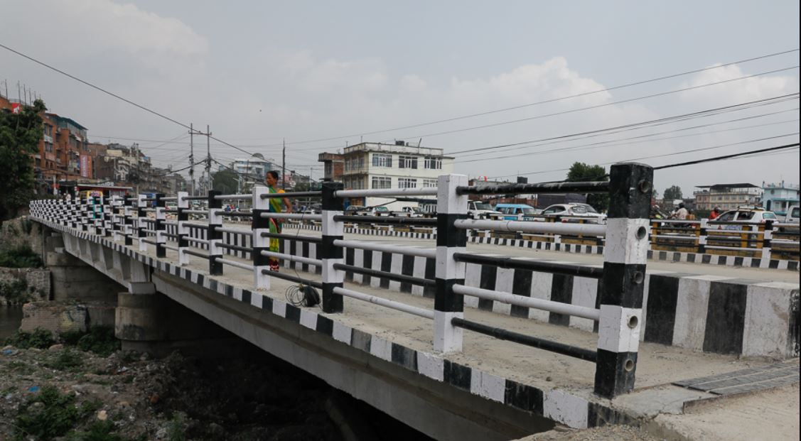 सम्पन्न भएको तीन वर्ष हुँदा पनि सञ्चालनमा आएन टेकु पुल